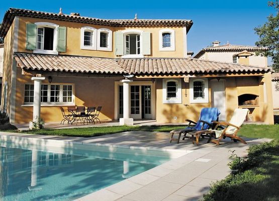 Provencal villa with private pool in the residence Domaine de Fayence, Fayence