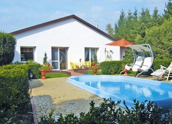 Holiday home with pool and sauna, Sieciemin